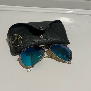 Ray-Ban Aviator Sunglasses with Gradient Blue Lenses + Case